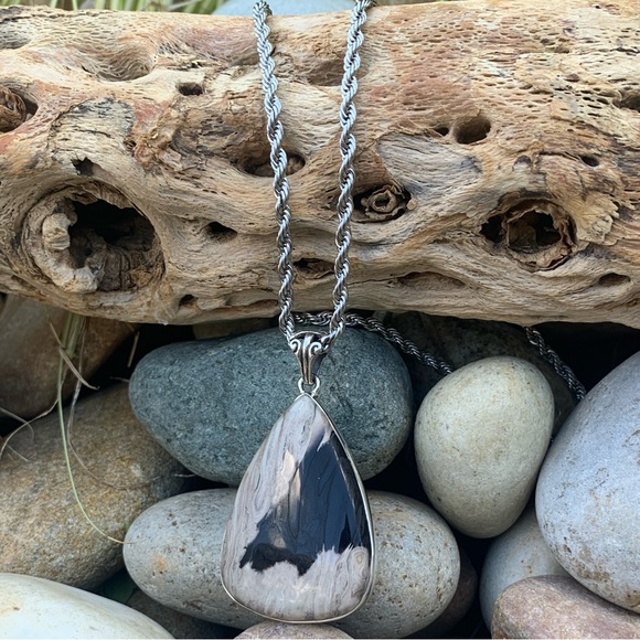 Southwestern Cowhide Fossil Necklace - Picture 3 of 4